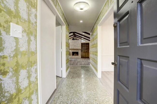 Building Photo - 2605 Toulouse Dr