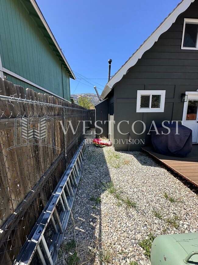 Building Photo - Charming Big Bear Retreat – Cozy 2-Bed Cab...