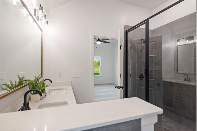 Building Photo - Brand New Home