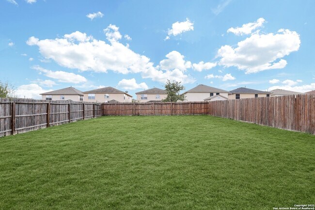 Building Photo - 547 Red Quill Nest