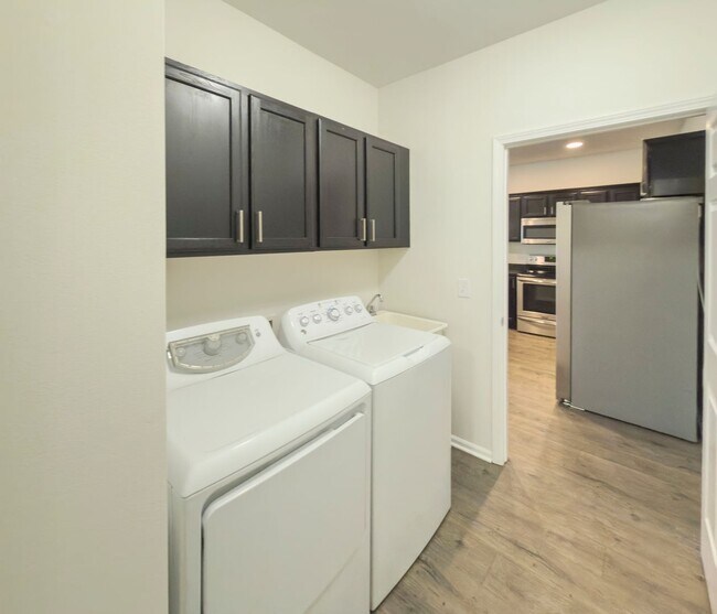 Building Photo - Beautiful Ranch 2 bed/2 bath Condominium