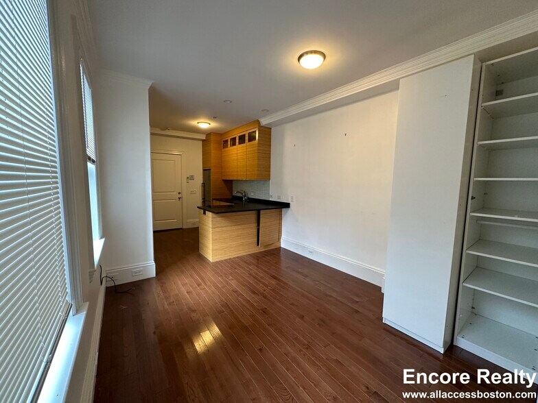 Building Photo - 98 Myrtle St