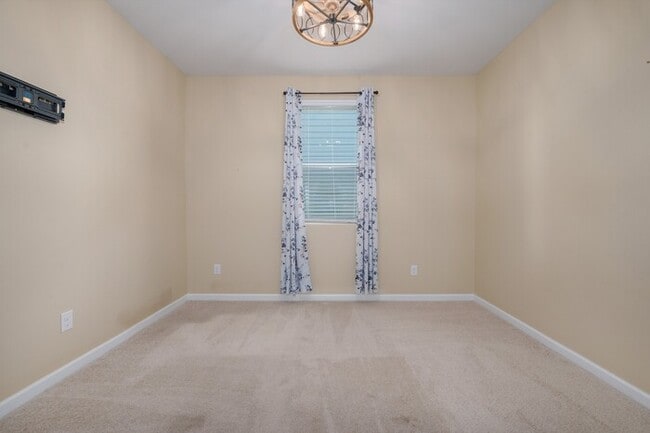 Building Photo - 700 Pintail Pointe