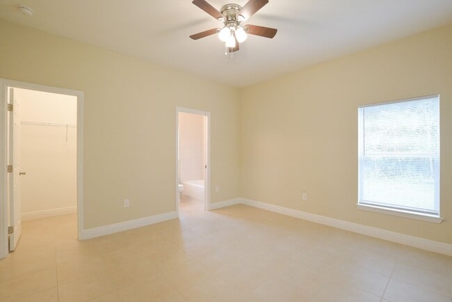 Building Photo - 517 Blackbird Ln