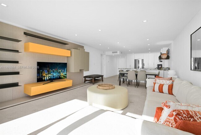 Building Photo - 5555 Collins Ave