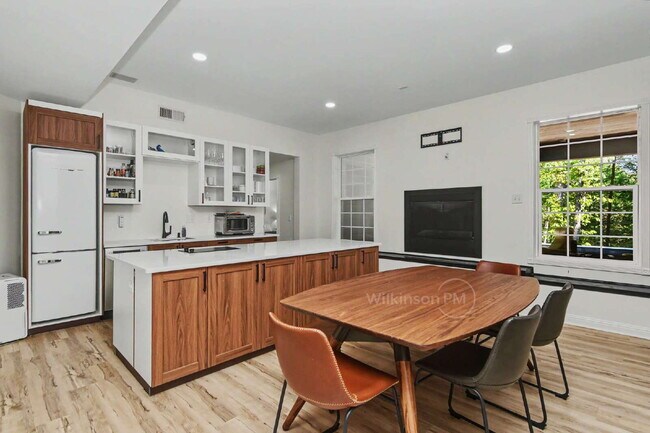 Building Photo - The Finest Furnished Upscale Executive Home, an Exquisite Luxury Rental, in Tega Cay for the Disc...