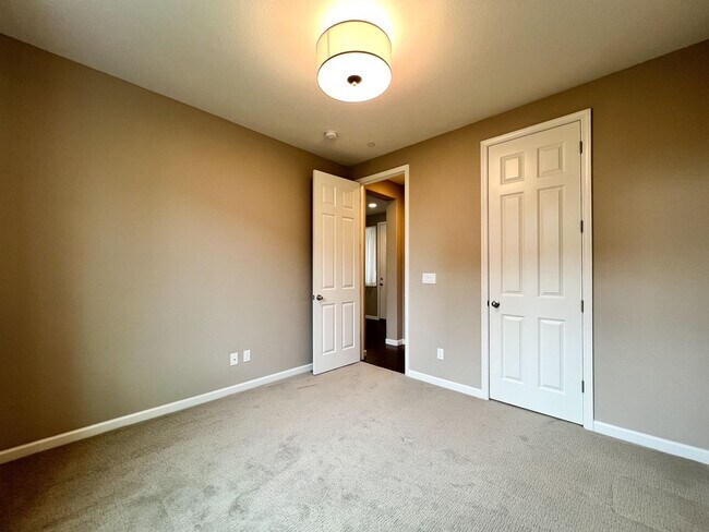 Building Photo - Modern Four-Bedroom Napa Home