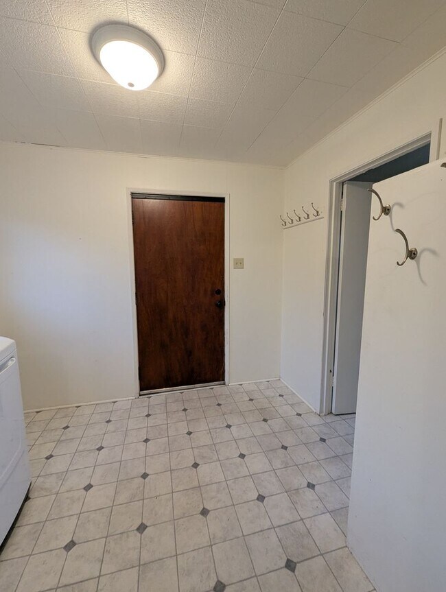 Building Photo - Charming Country Home in Silver Creek