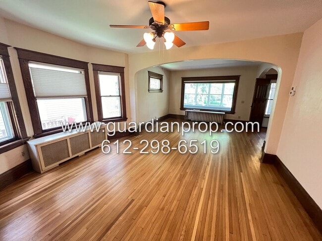 Building Photo - Mac Groveland House Available August 1, Fu...