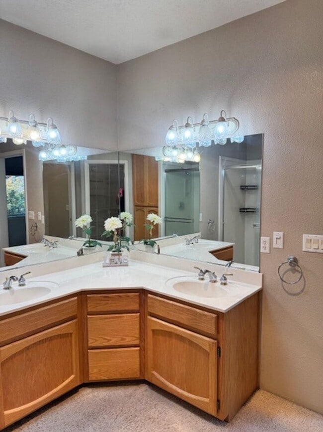Building Photo - LONE PINE CREEK ESTATES IN GATED COMMUNITY...