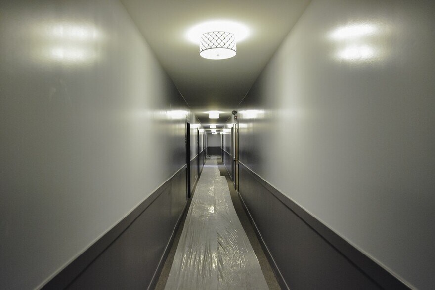 Building Photo - 555 W Arlington