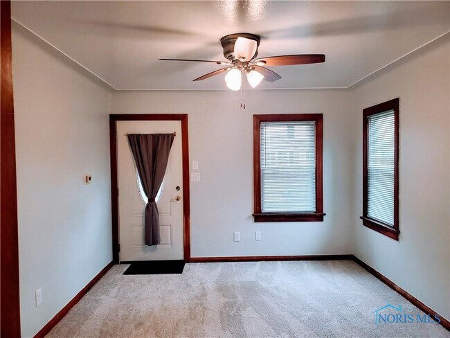Building Photo - 3329 Jeannette Ave