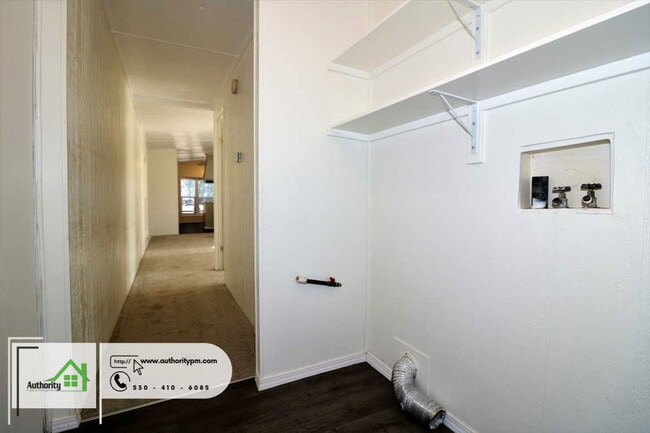 Building Photo - 3466 Shirley St