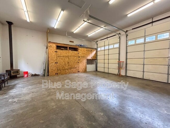 Building Photo - 241896 US-101