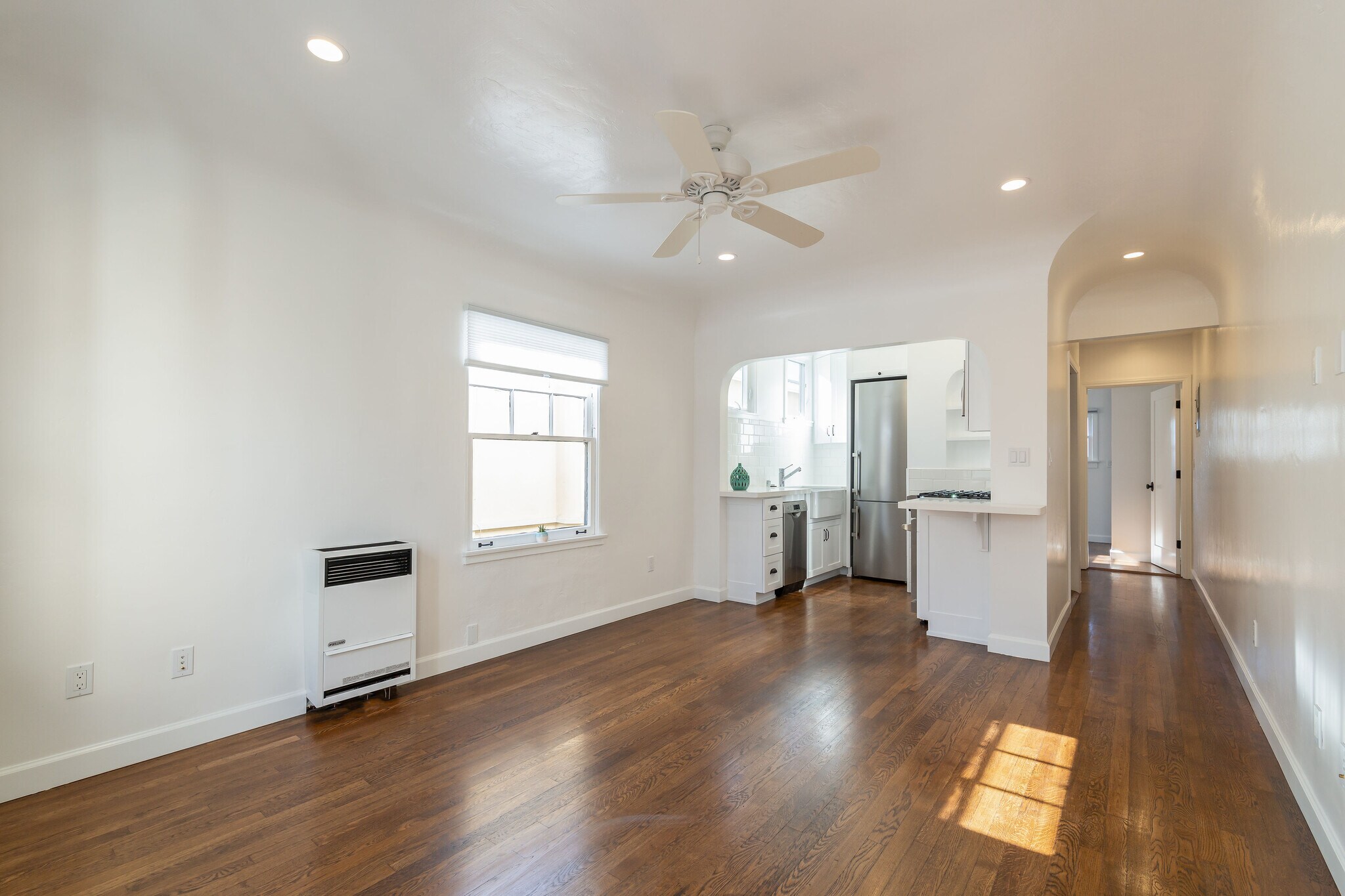 Building Photo - 915 Manhattan Ave