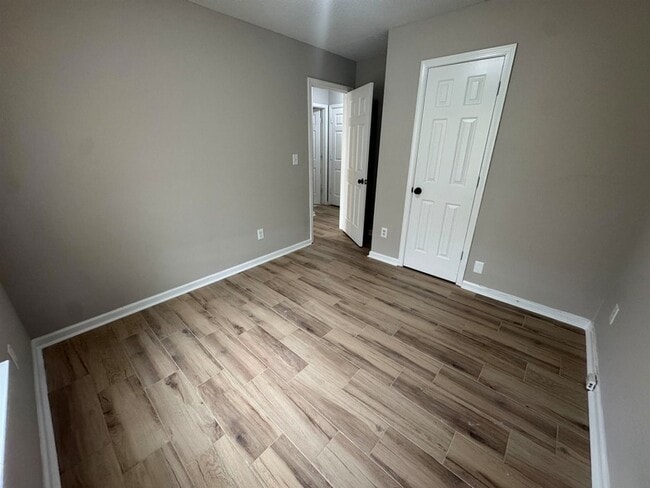 Building Photo - 5457 Sundale Way S