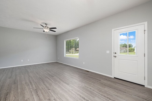 Building Photo - Three bedroom duplex available in Republic!