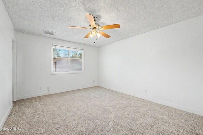 Building Photo - 1623 E Del Rio Dr
