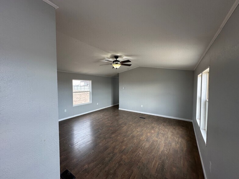 Building Photo - 7301 E County Road 62