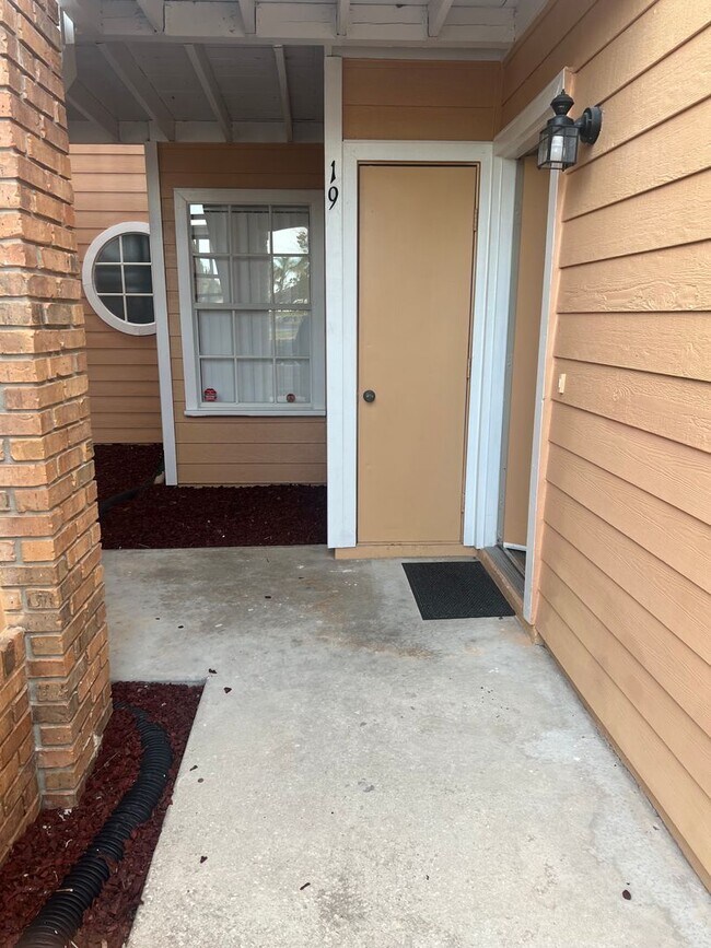 Building Photo - 2456 Sweetwater Club Cir