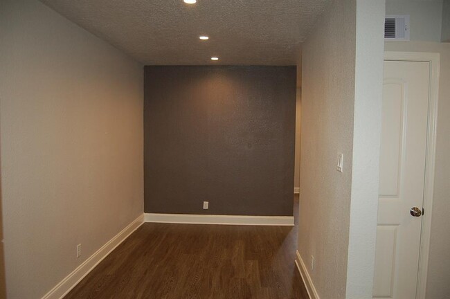 Building Photo - 4630 Woodside St