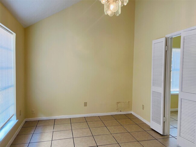 Building Photo - 210 Squires Bend