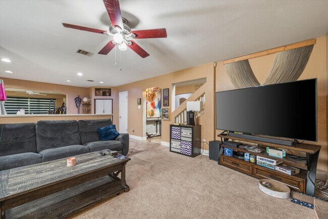 Building Photo - 922 Satellite View