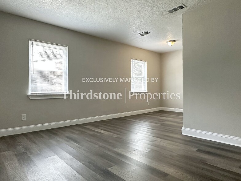 Building Photo - 3347 Phyllis St