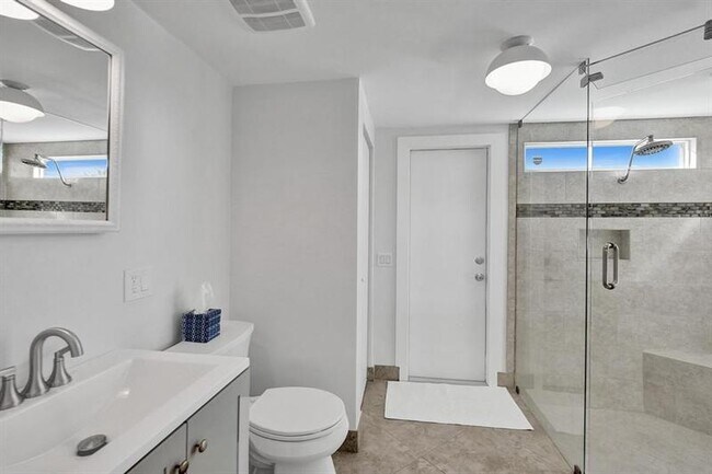 Building Photo - 5581 NE 31st Ave