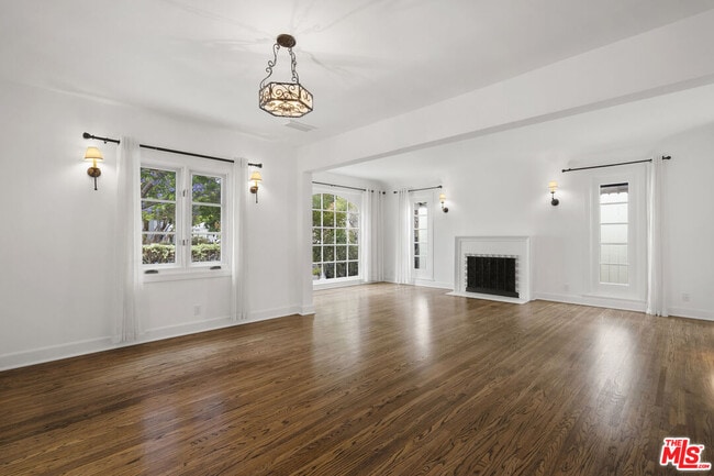 Building Photo - 451 Westmount Dr