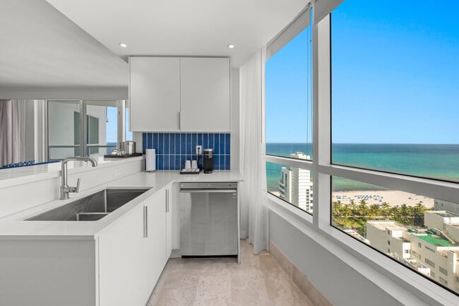Building Photo - 4401 Collins Ave