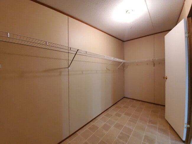 Building Photo - Spacious 4 bedroom with 3 FULL bathrooms nestled on 2 acres! MUST SEE!!!