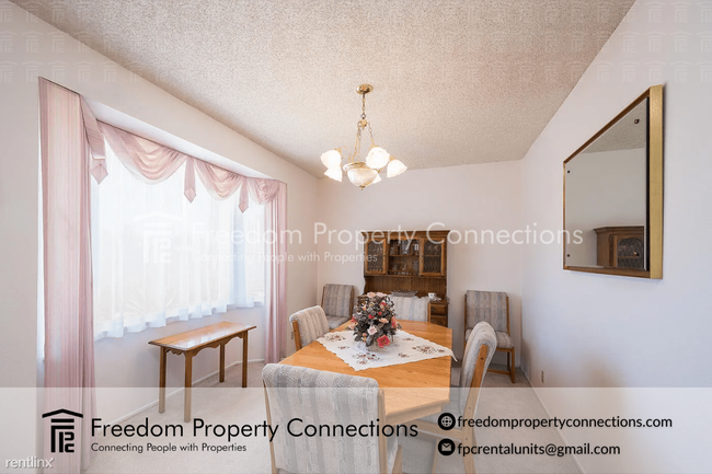 Building Photo - 3 br, 1 bath Triplex - 1128 Via Pavion A -