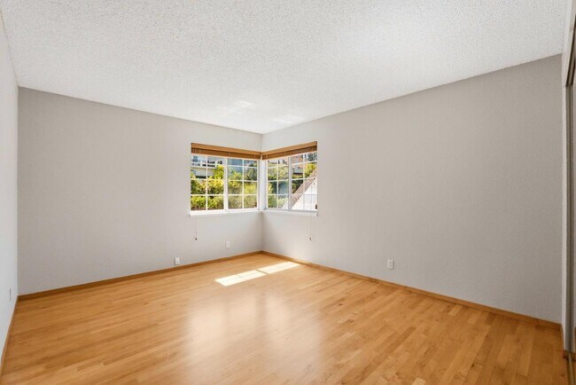 Building Photo - 7175 Cahen Dr