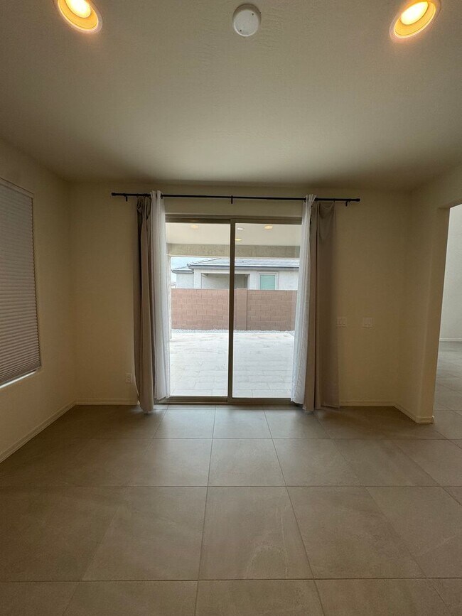 Building Photo - 17156 W Smoketree Dr