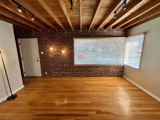 Building Photo - Charming 4 Bedroom 2 Bath Home in Sugarhouse!