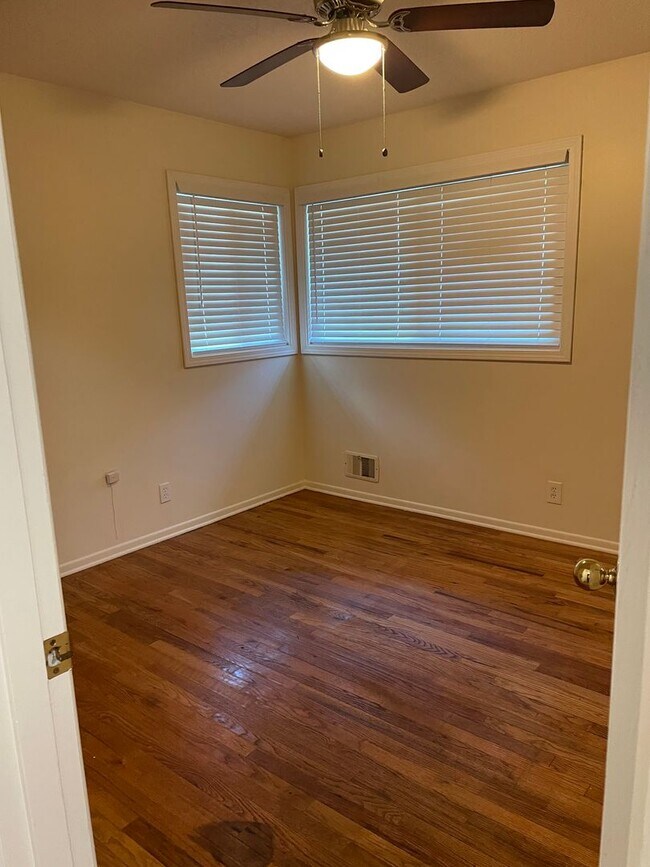 Building Photo - 3 bedrooms, 2 Baths Ranch Home with Large, Fenced Yard in the River Crest Neighborhood!