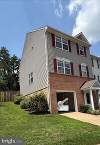 Building Photo - 61 Sire Way