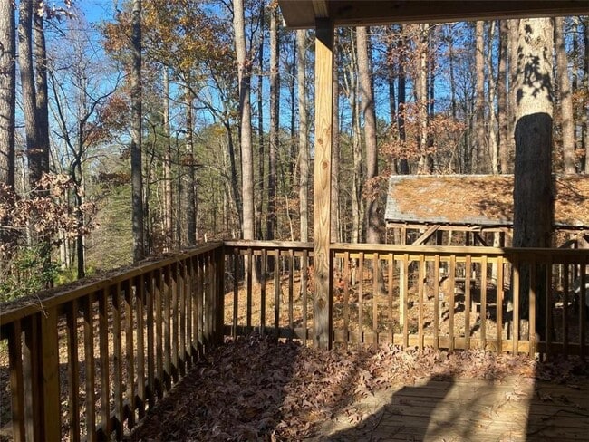 Building Photo - 1830 Winding Creek Ln SW