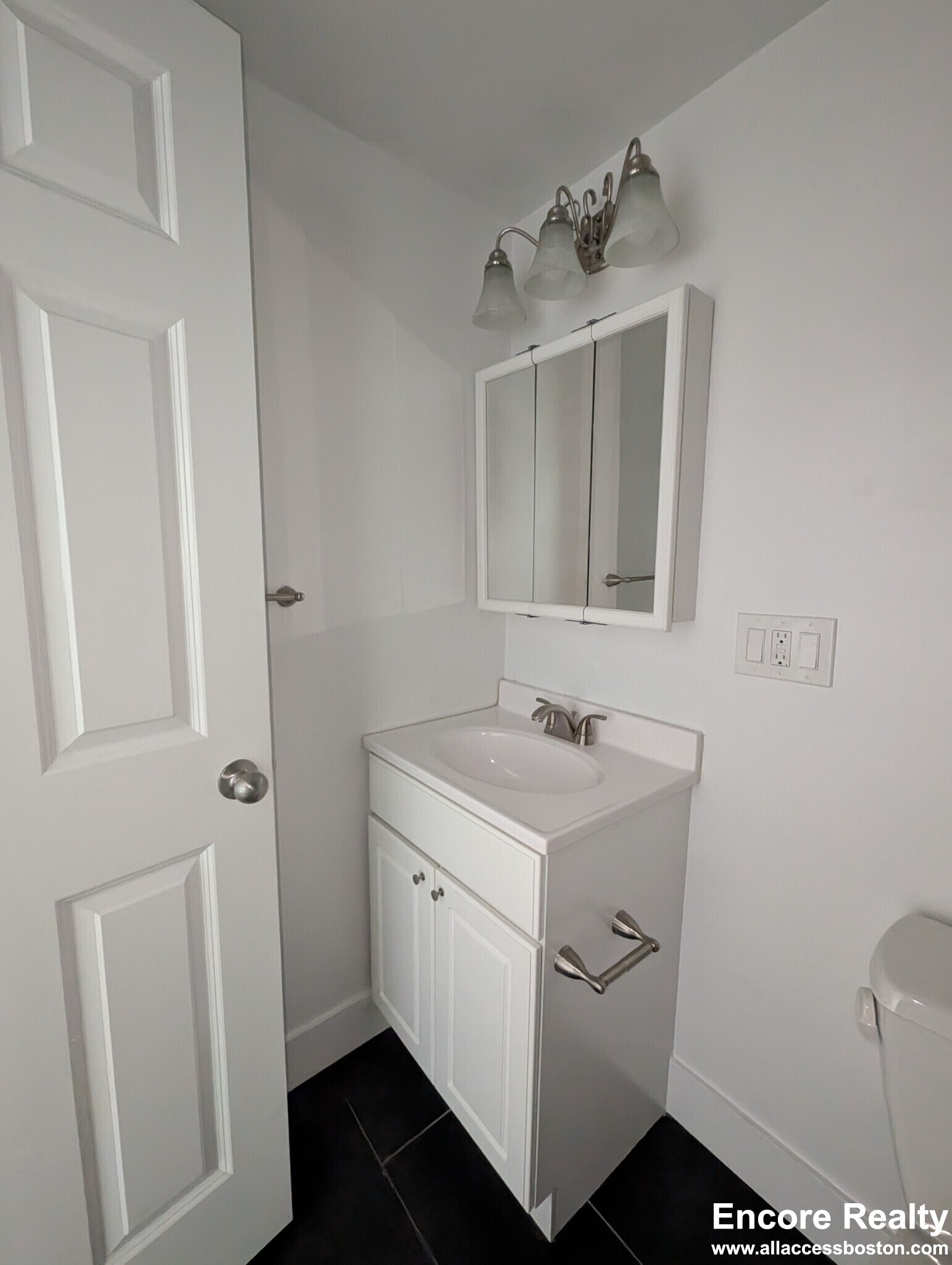 Building Photo - 61 Joy St