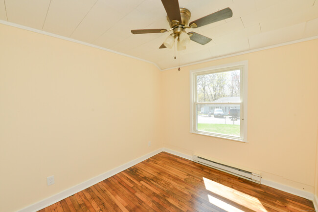 Building Photo - 130 Circle Dr