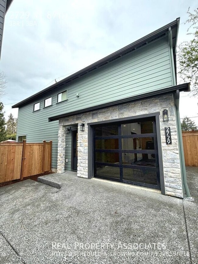 Building Photo - 2729 NE 87th St