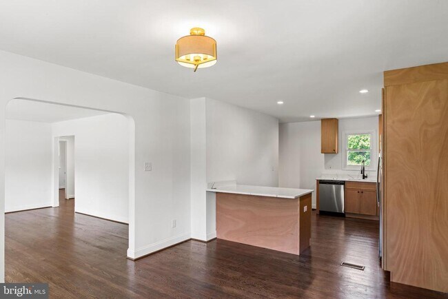 Building Photo - 5019 Leland Dr