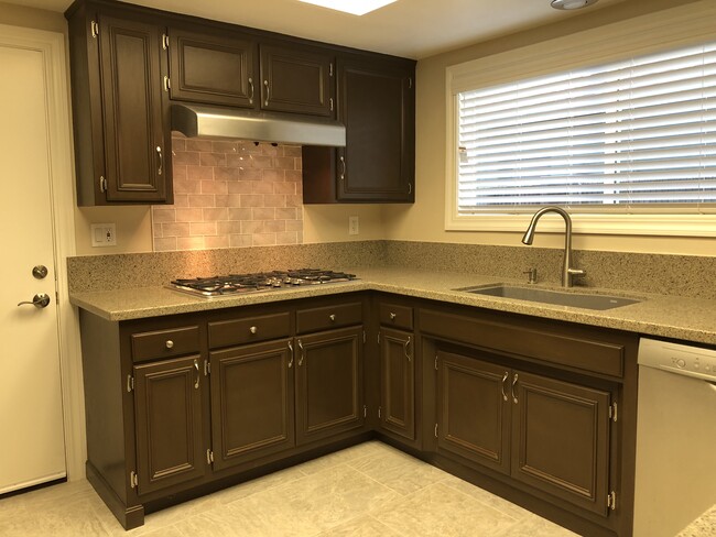 Kitchen - 7702 Duquesne Pl