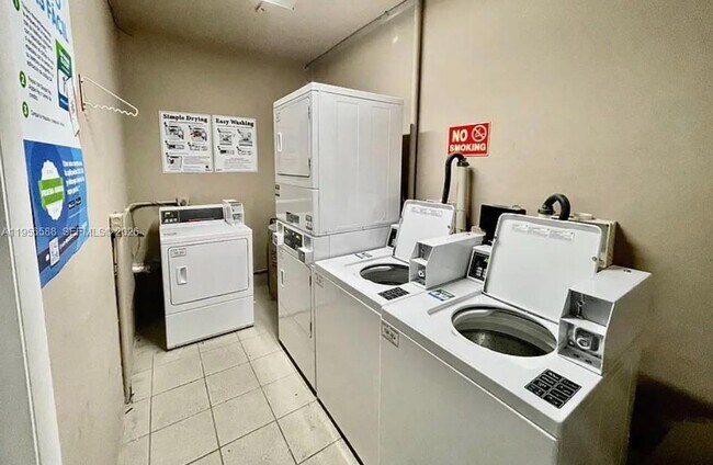 Building Photo - 6511 Santona St