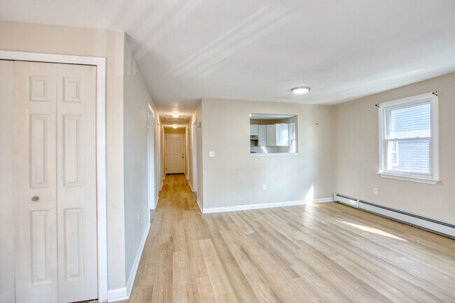 Building Photo - 12 Martin St