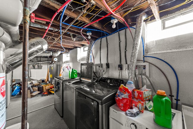 Building Photo - 1278 W 106th St