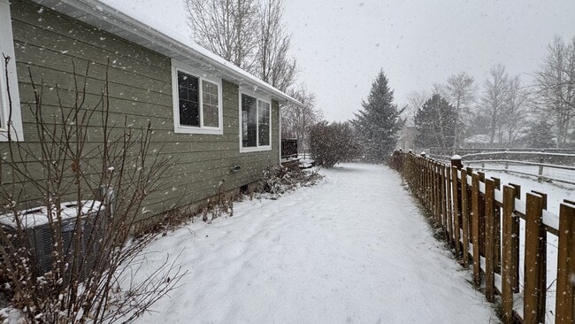 Building Photo - 3003 Oliver St