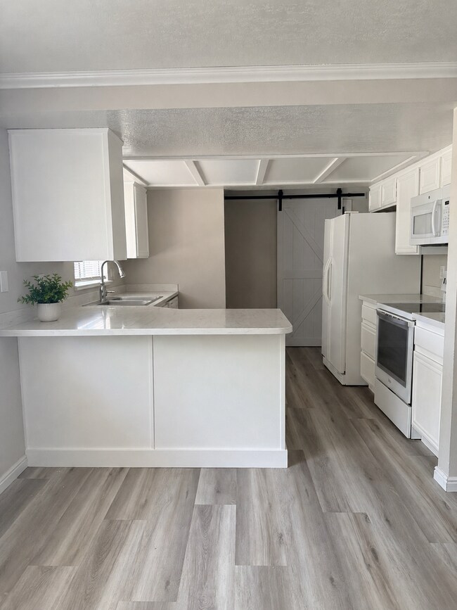 Building Photo - Cove Drive Comfort