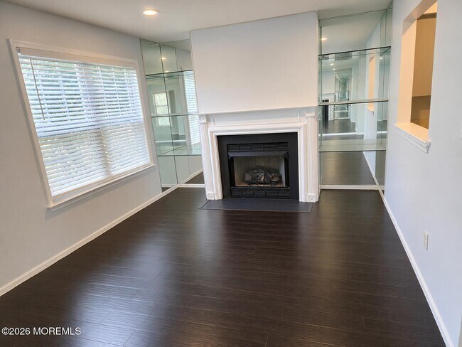 Building Photo - 761 Banyan Ct